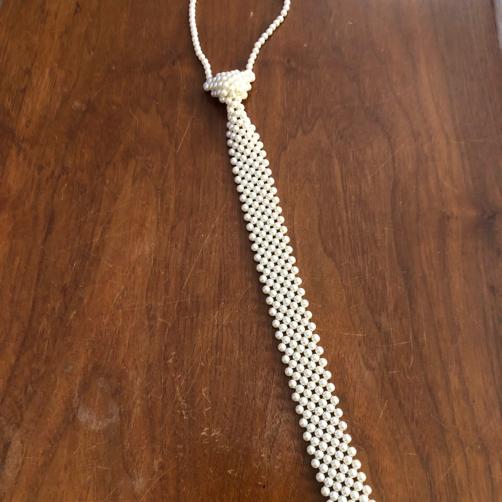 Elegant Pearl Tie - Picture 9 of 9